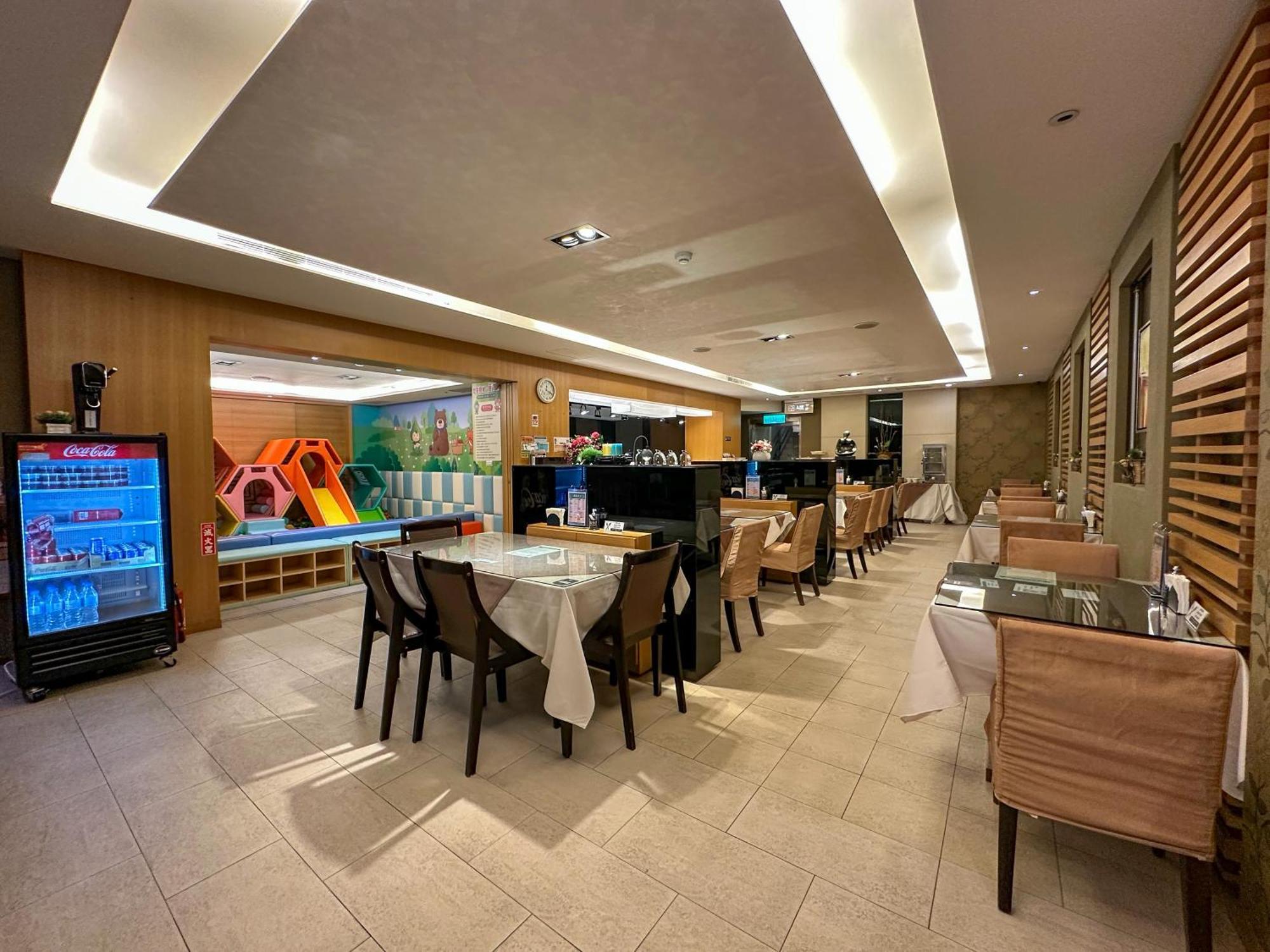Norway Forest Tamsui Motel Exterior photo