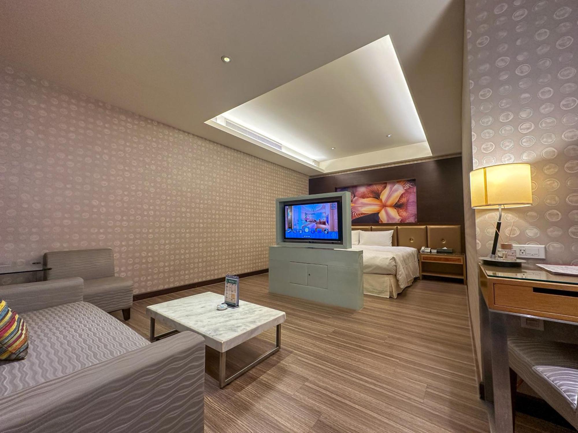 Norway Forest Tamsui Motel Exterior photo